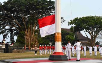 Penurunan Bendera